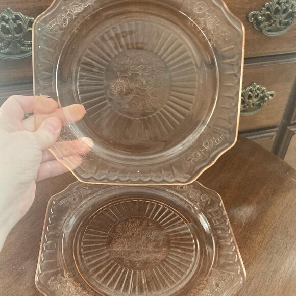Set of 2 Pink Depression Glass Luncheon Plates (8 1/2") - Picture 6 of 8